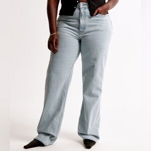 Abercrombie & Fitch Curve Love 90s Relaxed Jean - light wash